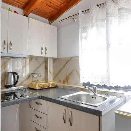 Gerard Apartment